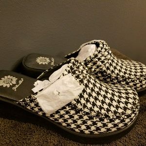 Pair of Holly Houndstooth clogs